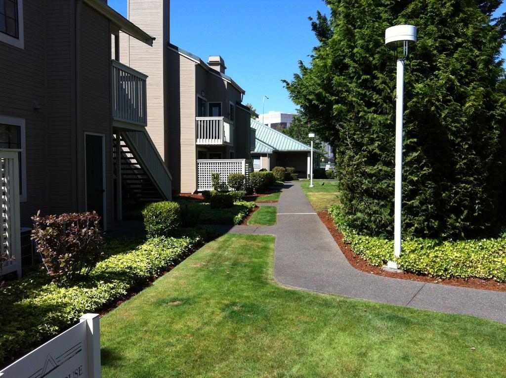 Hawthorn Suites By Wyndham Kent, Wa Exterior photo